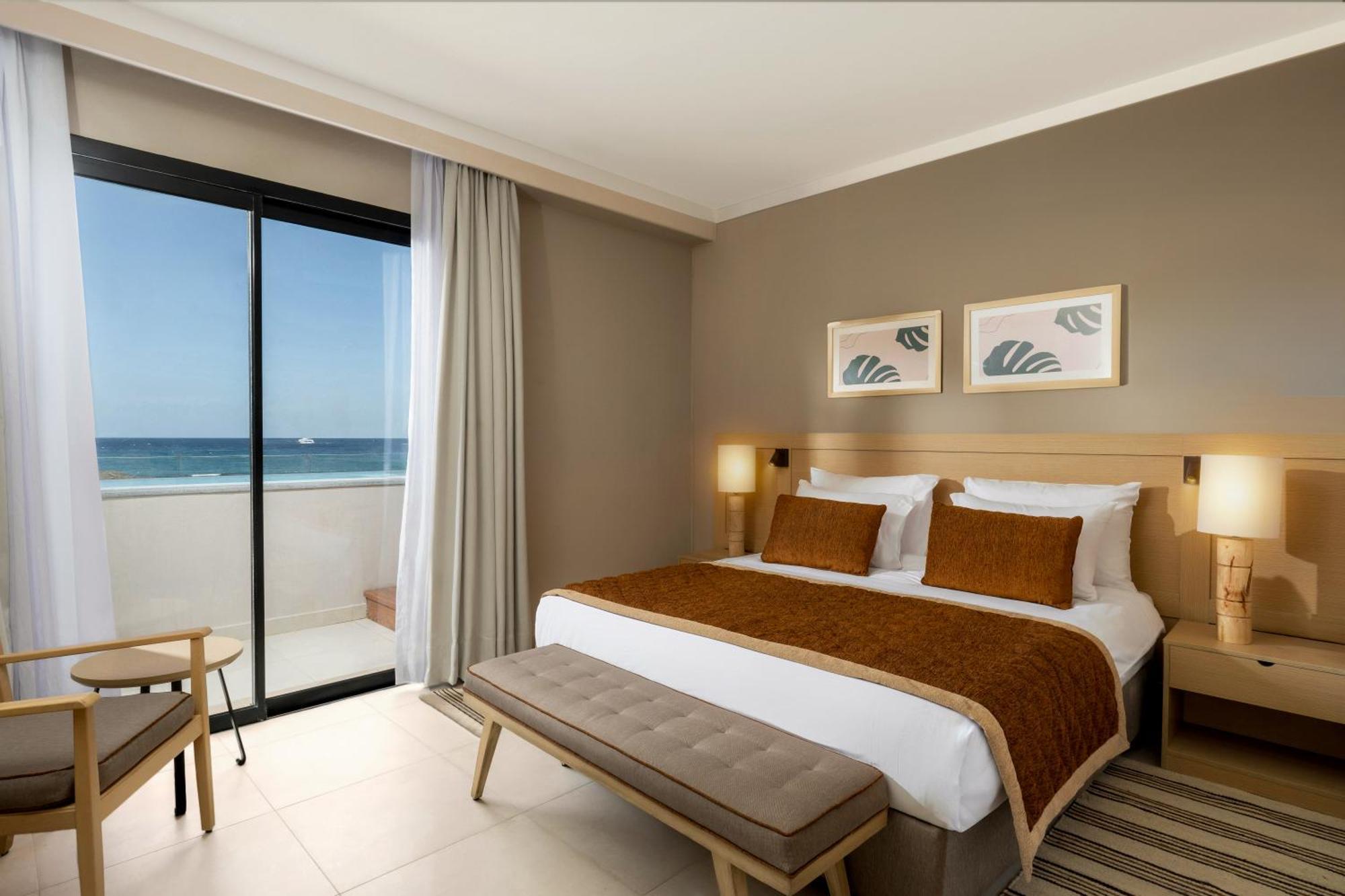 Executive Suite Queen Sea View,1597761568:JPEG
